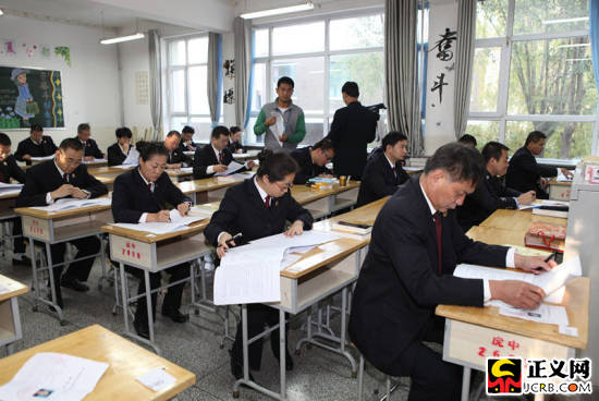 大理青海举行入额遴选考试 729名人员参考