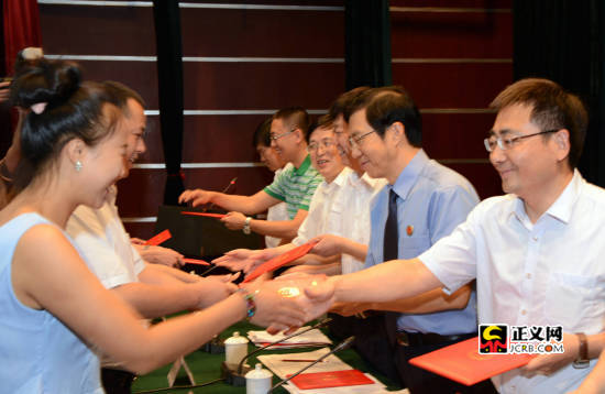 大理重庆：改革后首届218名人民监督员“走马上任”