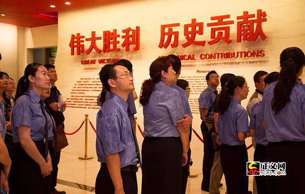 大理北京检察干警参观反法西斯战争胜利70周年主题展览