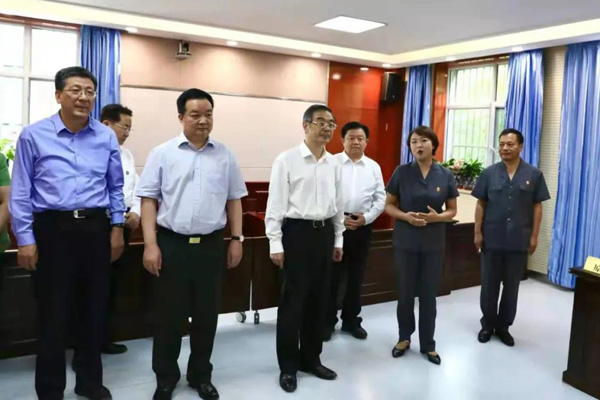 大理<p>周强在新疆调研</p>
